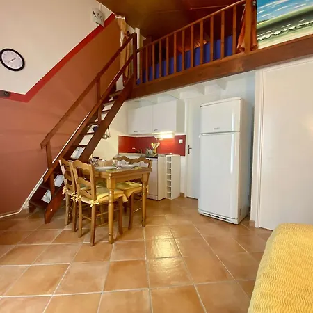 2 Pièces à D'oléron Avec Balcon, Proche Plages, Parking Inclus - Fr-1-246a-289 *